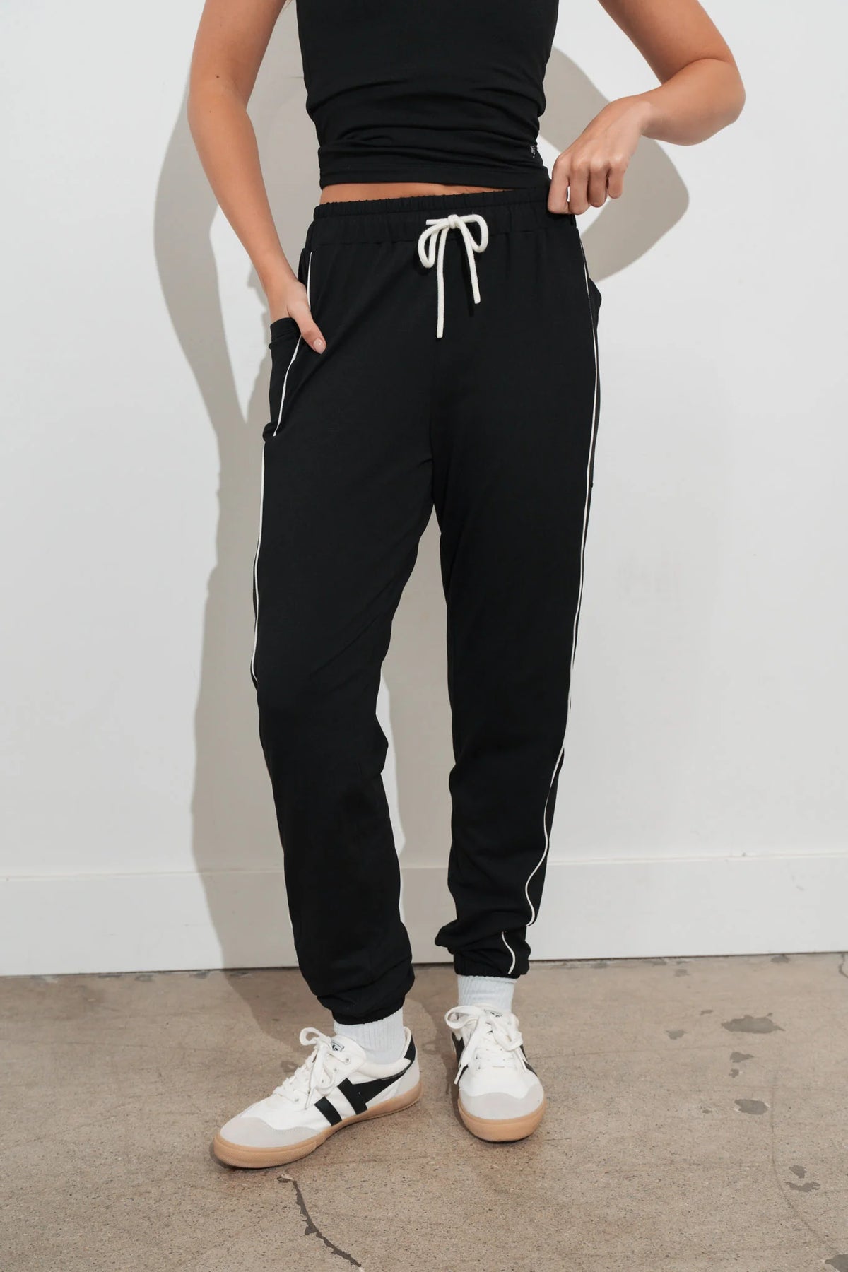 Vitality Motive Jogger - Midnight Contrast